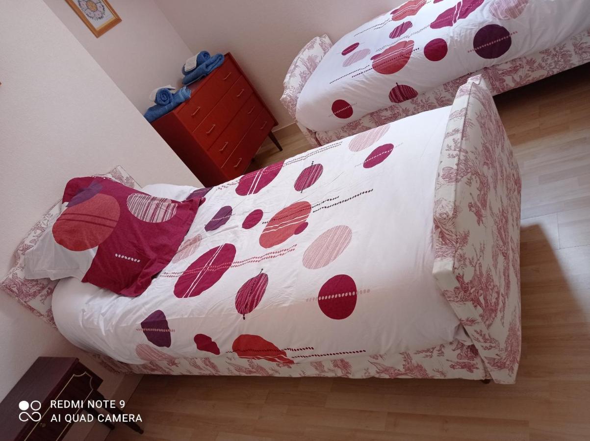 Lopérec La Petite Maison Bleue מראה חיצוני תמונה