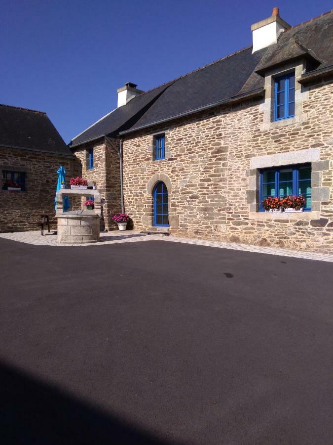 Lopérec La Petite Maison Bleue מראה חיצוני תמונה